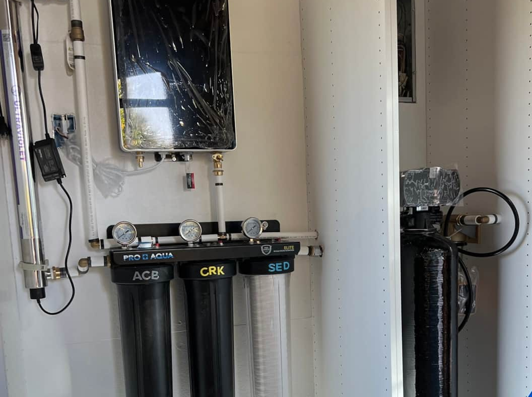 Whole house water filtration system